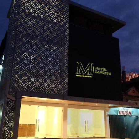 M Hotel Express Sorong Esterno foto