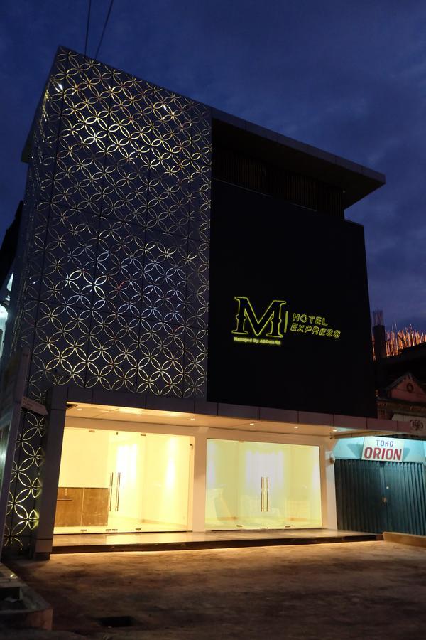 M Hotel Express Sorong Esterno foto